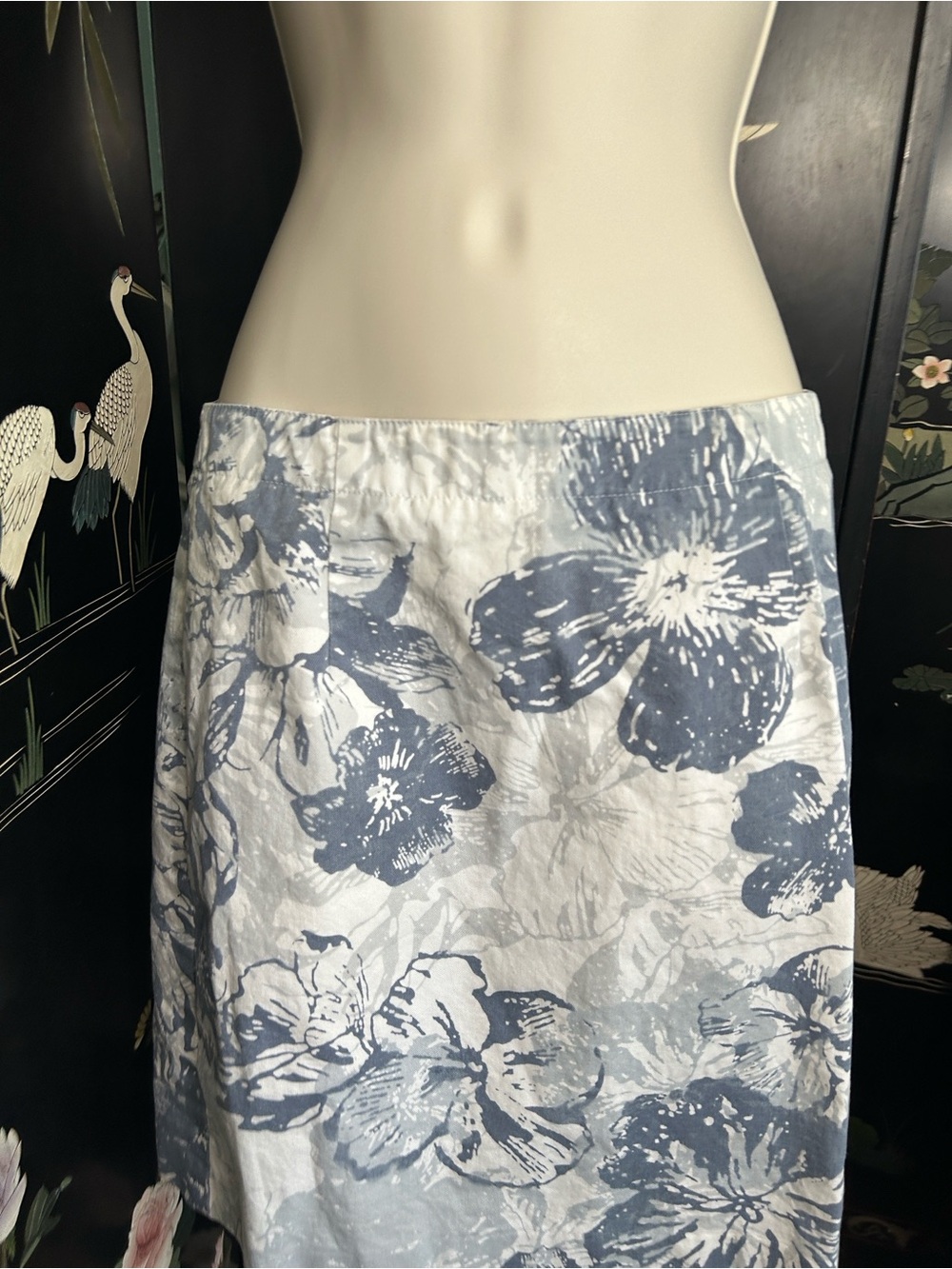 Ann Taylor White and Light Blue Floral A-Line Skirt